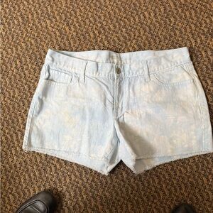 3/$25 🌊 Old Navy “The Diva” Light Wash Denim Shorts – Size 10